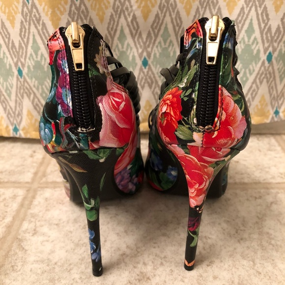 NEW Steve Madden Floral Strappy Heels - Picture 4 of 5